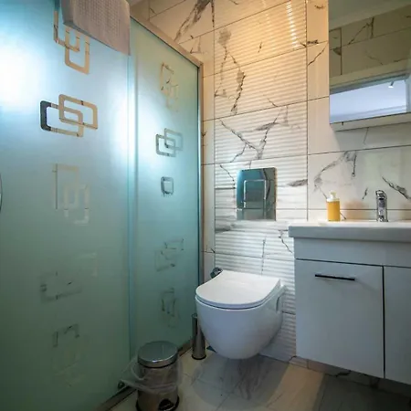 Dadya 4 - Turgut Da Oezel Havuzlu Denize Yakin Lueks Marmaris